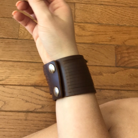 South moon under large gem and leather bracelet - Picture 4 of 7